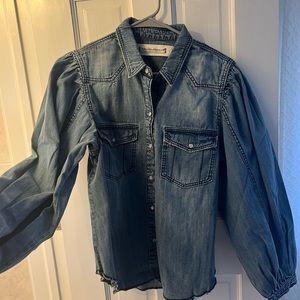 NEW FREE PEOPLE a denim shirt ⭐️ medium